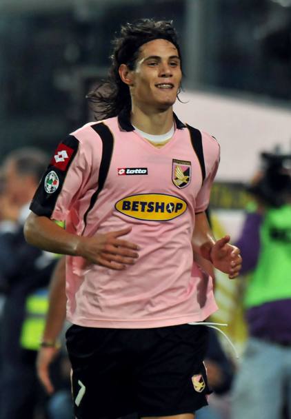 Cavani arriva in Italia nel 2007 e veste la maglia del Palermo. Rimarr in Sicilia fino al 2010 (Ansa)